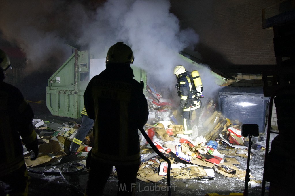 Feuer Papp Presscontainer Koeln Hoehenberg Bochumerstr P281.JPG - Miklos Laubert